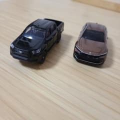 トミカ　HILUX・クラウン　セットのサムネイル