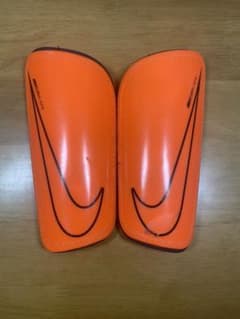 ナイキサッカーレガースのサムネイル