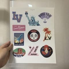 ルイヴィトンLOUIS VUITTON カタログTHE BOOK and シールのサムネイル