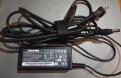 東芝純正ACアダプター PA1650-1 19V 3.42Aのサムネイル