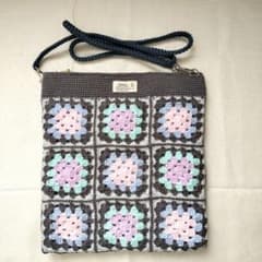 (ハンドメイド)かぎ針編み　モチーフ編み　ショルダーバッグ　サコッシュのサムネイル