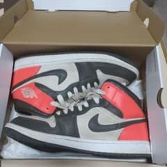 値下げ！WMNS AIR JORDAN1 MID SEのサムネイル