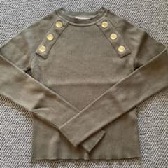 ZARA リブニット ゴールドボタン カーキ 長袖　Sのサムネイル
