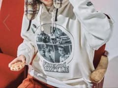 STRANGER THINGSコラボ 缶バッチ付きパーカー - メルカリ