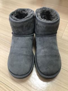 週末のみ値下げUGGムートンブーツ　グレーのサムネイル