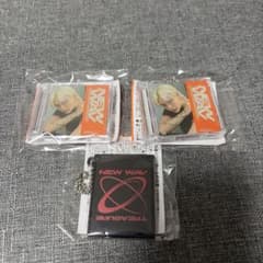 treasure ジフン カプセルトイ （鏡付）のサムネイル