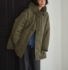 オリーブ色 フード付きダウンジャケット Mサイズ(気持ちお値下げ可能 