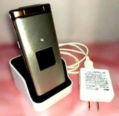 【美品】auかんたんケータイ　KYF38　ACアダプター付き au かんたんケータイ KYF38 ゴールド【美品・卓上ホルダ付き】4G対応