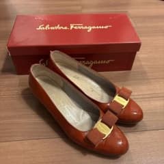 Salvatore Ferragamo ヴァラ パンプス オレンジレッドのサムネイル