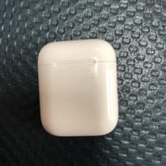 お値下げしました！！Apple 純正 AirPodsケースカバー付き！のサムネイル