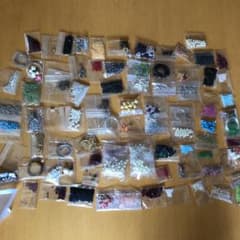 ハンドメイド  ビーズ&金具類のサムネイル