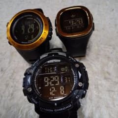 超お買い得‼️アディダスデジタル時計他２点の豪華３点セット‼️のサムネイル