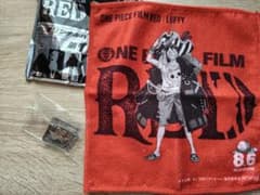 ONE PIECE ピンバッジ&FILM REDハンドタオルのサムネイル