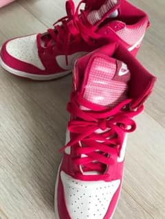 NIKEのサムネイル