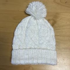 本日限定値下げ！　レディース　ニット帽　帽子　白　ホワイト　ポンポンのサムネイル