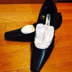 50%OFF！黒パンプスのサムネイル