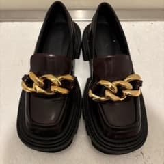美品꙳✧˖CHARLES & KEITH チャンキーチェーンローファーのサムネイル