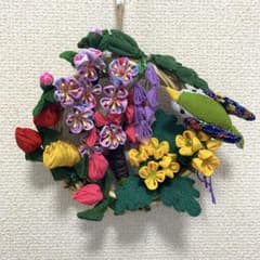 ちりめん細工とつまみ細工のフラワーリース　※春の訪れのサムネイル
