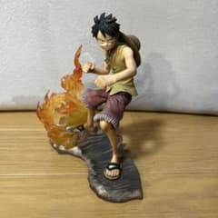 ワンピースフィギュア ルフィのサムネイル