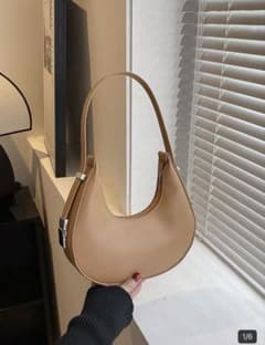 ハーフムーン ショルダーバッグ ベージュのサムネイル