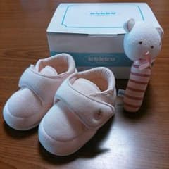 りゃいにゃお様　familiar　ファーストシューズ＆ガラガラのサムネイル