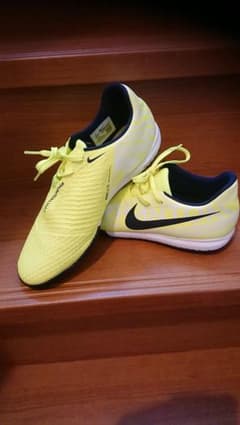 NIKEフットサルシューズのサムネイル