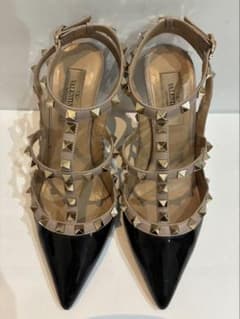 VALENTINOヴァレンティノ　ロックスタッズ アンクルストラップ パンプスのサムネイル