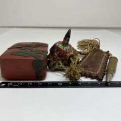 時代　根付　漆盛上小箱　75g 東S8-0402☆2F 時代 根付 漆盛上小箱 75g 東S8-0402☆2F - メルカリ