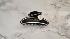 （本日だけにします）CHANEL ヘアクリップ1.ヘアゴム2のサムネイル