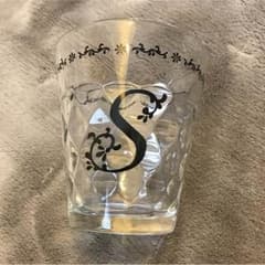 新品未使用 イニシャルグラス Sのサムネイル