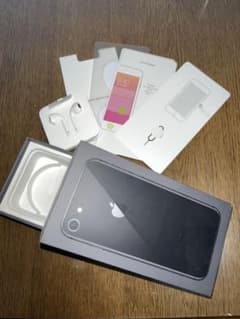 iPhone8ブラック256GB（未使用イヤホン付き）空箱のみのサムネイル