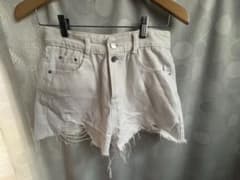 ホワイト デニム ショートパンツ ダメージ加工のサムネイル