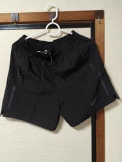 NIKE ブラックショートパンツのサムネイル