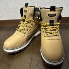 お値下中！PUMA ベージュ ハイカットスニーカーのサムネイル