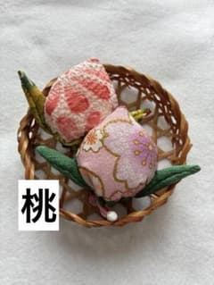 ちりめん細工「桃」2個セット - メルカリ