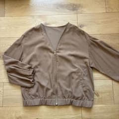 ABAHOUSE アバハウス ノーカラー ブルゾン キャメル　ジャケットのサムネイル