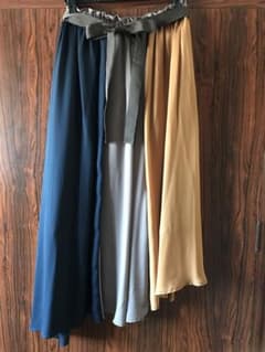 アシンメトリーなスカートのサムネイル