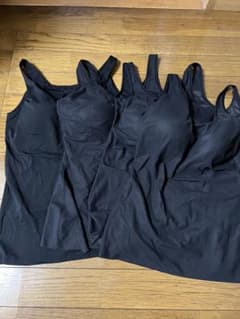 UNIQLO パット付きタンクトップのサムネイル