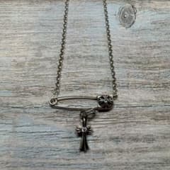 CHROME HEARTS セーフティピン クロスチャーム ネックレスのサムネイル