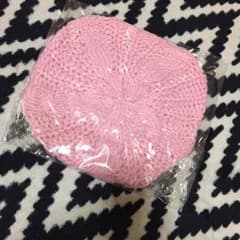 ピンクのニット帽子のサムネイル