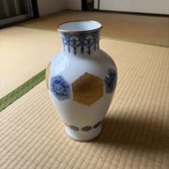 大倉陶園 花瓶 フラワーベース 金彩 藍色　廃版品　値引き可 大倉陶園 花瓶 フラワーベース 金彩 藍色 廃版品 値引き可 - メルカリ
