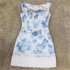 最終値下げROBE de FLEURS 花柄タイトワンピースのサムネイル
