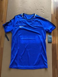 新品タグ付き✨NIKE ナイキのサムネイル