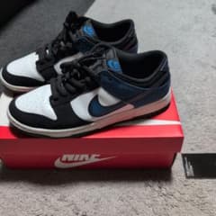 NIKE DUNK LOWのサムネイル