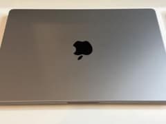 美品MacBook Pro 14インチ 2021 M1 Max 32GB 1TBのサムネイル