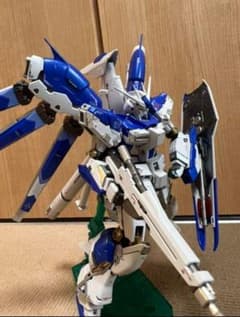 RG hi-νガンダム　塗装完成品のサムネイル