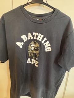 A BATHING APE カモ柄ロゴTシャツ ブラックのサムネイル