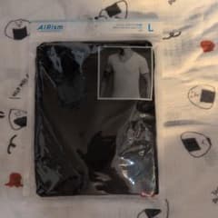 ✦新品✦UNIQLO AIRism Vネックシャツ 半袖 メンズ ブラック Lのサムネイル