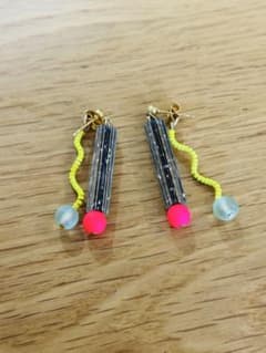 フラチュカ Hracka ピアス ネオンカラー ビーズ - 2