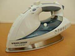 【値引き！】米国仕様：BLACK&DECKER D6000 スチームアイロン 値引き！】米国仕様：BLACK&DECKER D6000 スチームアイロン - メルカリ